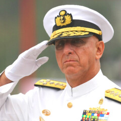 EP: ALMIRANTE CUETO HUNDE AL JEFE DEL ESTADO MAYOR GENERAL DEL EJERCITO GENERAL GÓMEZ DE LA TORRE:
